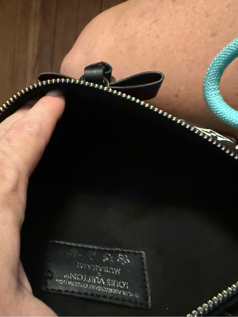 Source Unknown Crossbody Bum Bag Fanny Pack Black & Colorful new nwot - Picture 4 of 4